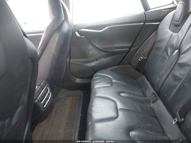 44052821 :رقم المزاد ، 5YJSA1CP1DFP11637 vin ، 2013 Tesla Model S Performance مزاد بيع