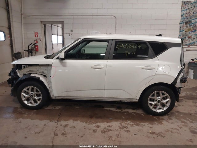 Продажа на аукционе авто 2024 Kia Soul Lx, vin: KNDJ23AU7R7230902, номер лота: 44052824