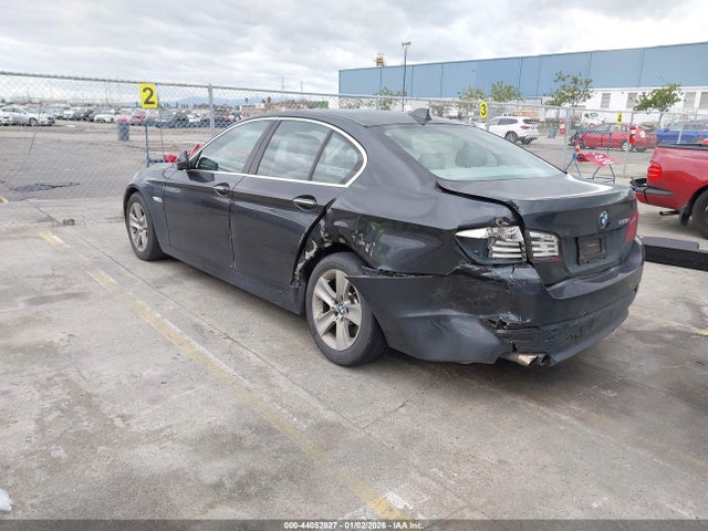 2011 BMW 528I WBAFR1C56BC742298 Photo 2
