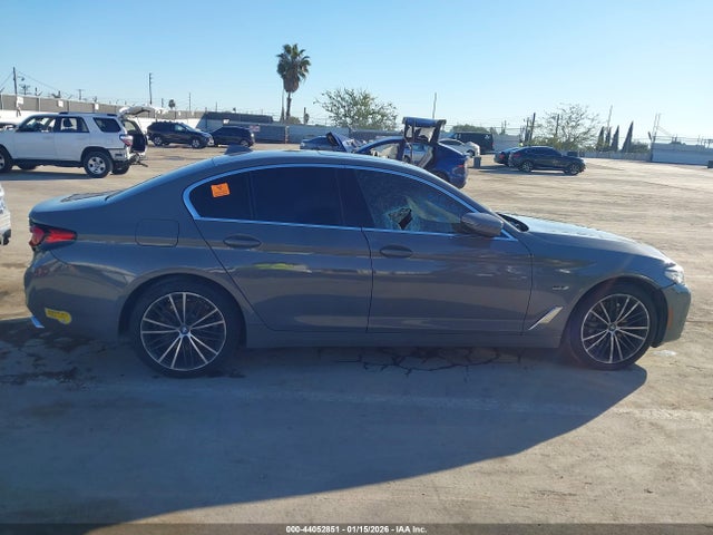 WBA13AG09NCH92758 BMW 530e