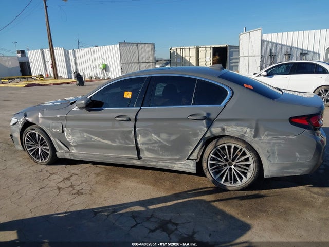 WBA13AG09NCH92758 BMW 530e