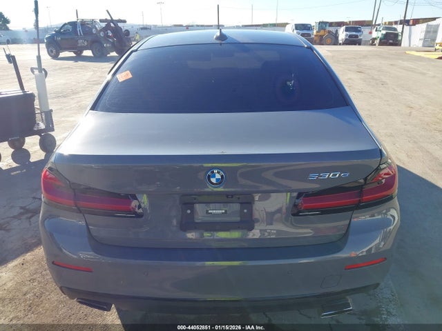WBA13AG09NCH92758 BMW 530e