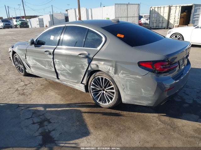 WBA13AG09NCH92758 BMW 530e