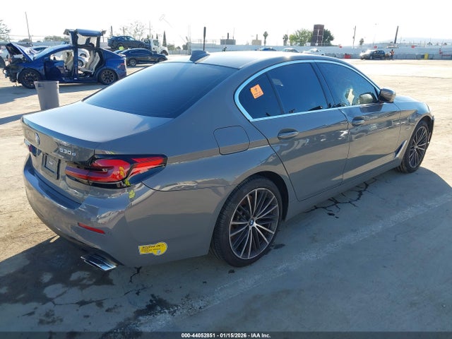 WBA13AG09NCH92758 BMW 530e
