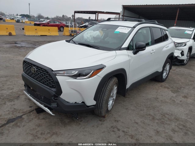 Toyota Corolla Cross Le 2025 7MUCAABG8SV132357 Image 2