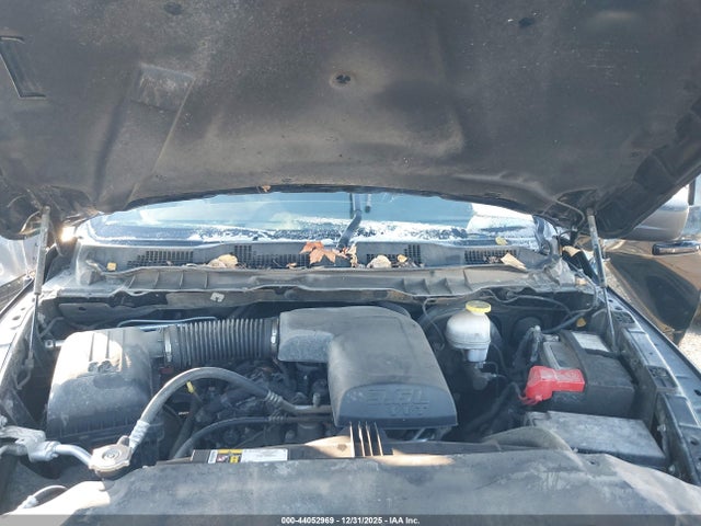1C6RR7GG0NS175327 RAM 1500 Classic Warlock 4x4 6&#039;4 Box