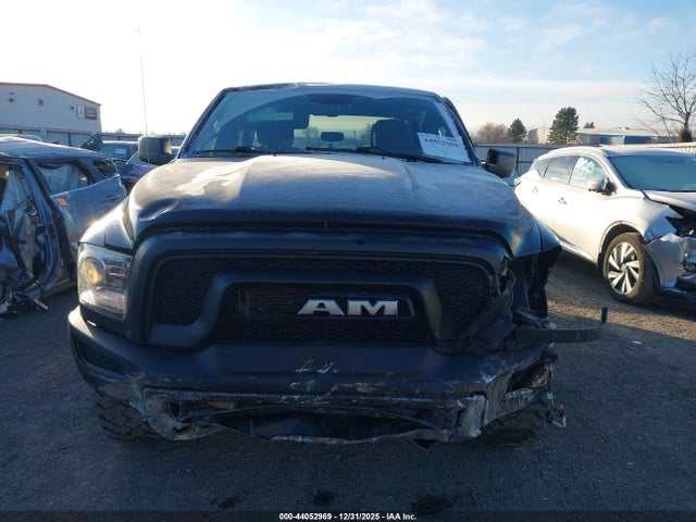 1C6RR7GG0NS175327 RAM 1500 Classic Warlock 4x4 6&#039;4 Box