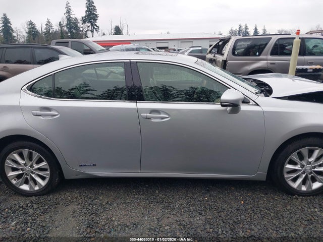 44053010 :رقم المزاد ، JTHBW1GG2F2087895 vin ، 2015 Lexus Es 300h مزاد بيع