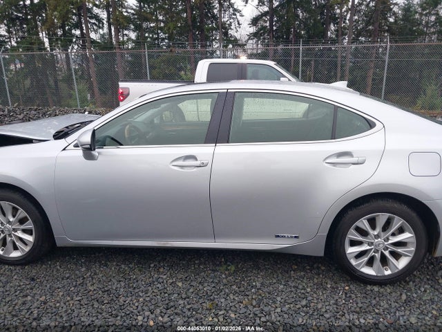 44053010 :رقم المزاد ، JTHBW1GG2F2087895 vin ، 2015 Lexus Es 300h مزاد بيع
