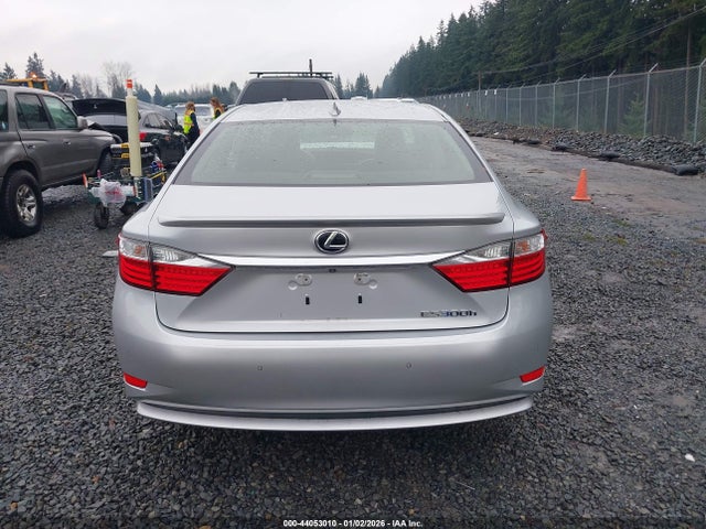 44053010 :رقم المزاد ، JTHBW1GG2F2087895 vin ، 2015 Lexus Es 300h مزاد بيع