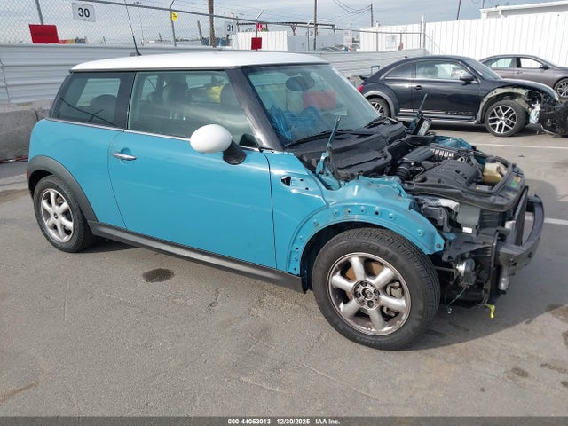 2009 MINI COOPER WMWMF33509TW76661 Photo 0