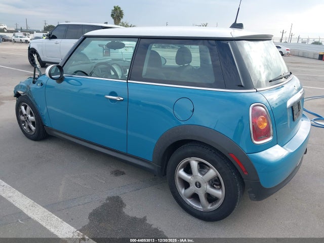 2009 MINI COOPER WMWMF33509TW76661 Photo 2