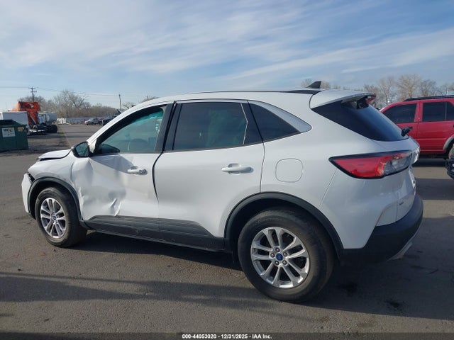 1FMCU9G69NUB32234 Ford ESCAPE SE