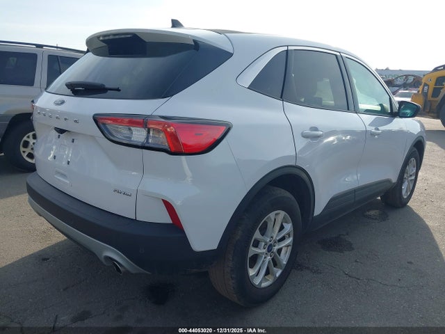 1FMCU9G69NUB32234 Ford ESCAPE SE