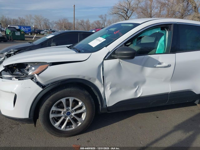 1FMCU9G69NUB32234 Ford ESCAPE SE