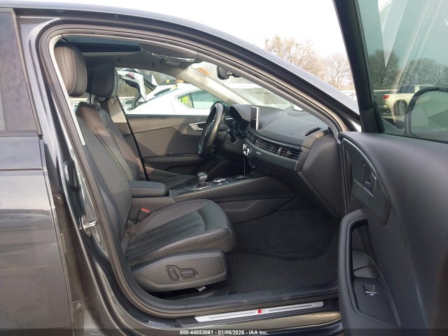 2017 AUDI A4 WAUENAF46HN040828 Photo 4