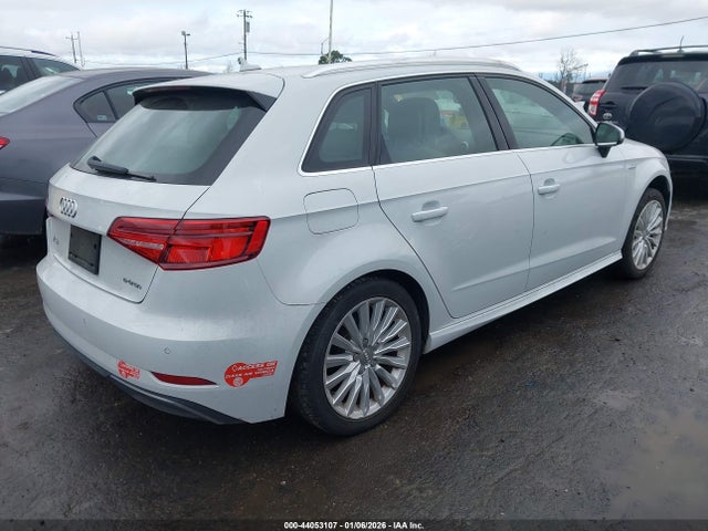 2018 AUDI A3 E-TRON WAUSPBFF9JA112512 Photo 3