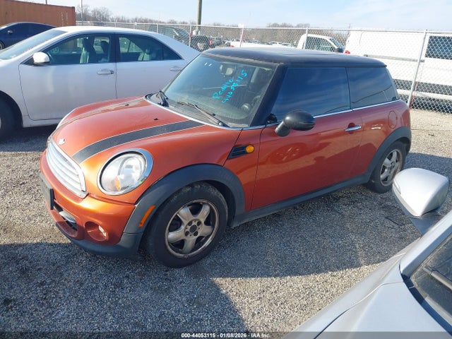 2011 MINI COOPER WMWSU3C57BT098433 Photo 1