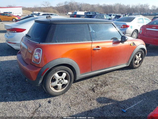 2011 MINI COOPER WMWSU3C57BT098433 Photo 3