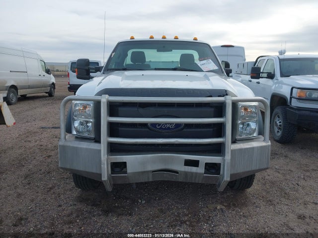 Ford F-550 Chassis Xl 2015 1FDUF5HT0FED70108 Image 12
