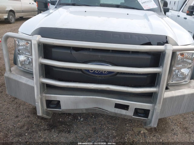Ford F-550 Chassis Xl 2015 1FDUF5HT0FED70108 Image 11