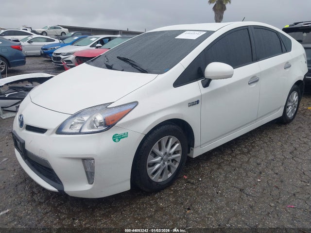 Toyota PRIUS PLUG-IN 2014 JTDKN3DP2E3051430 Image 2