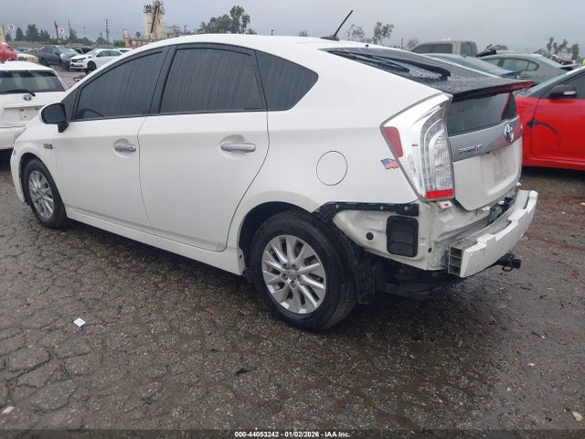 Toyota PRIUS PLUG-IN 2014 JTDKN3DP2E3051430 Image 3