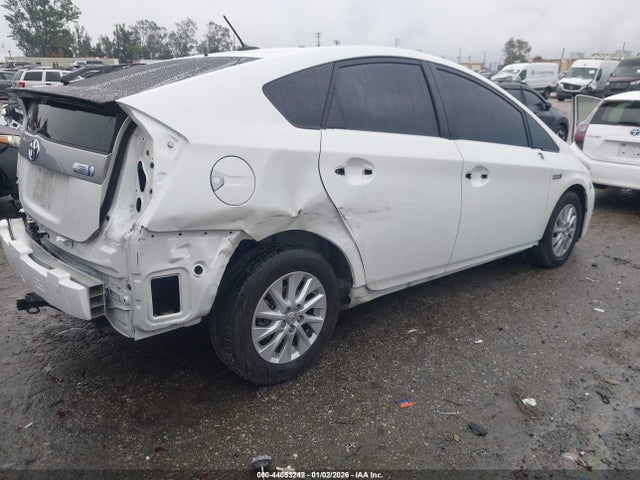Toyota PRIUS PLUG-IN 2014 JTDKN3DP2E3051430 Image 4