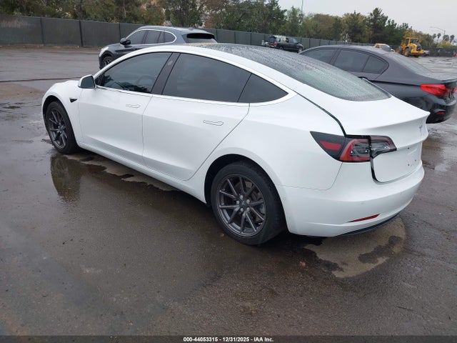 2018 TESLA MODEL 3 5YJ3E1EA3JF062579 Photo 2