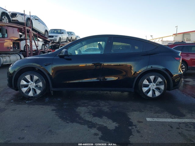 7SAYGAEE9PF965530 Tesla Model Y