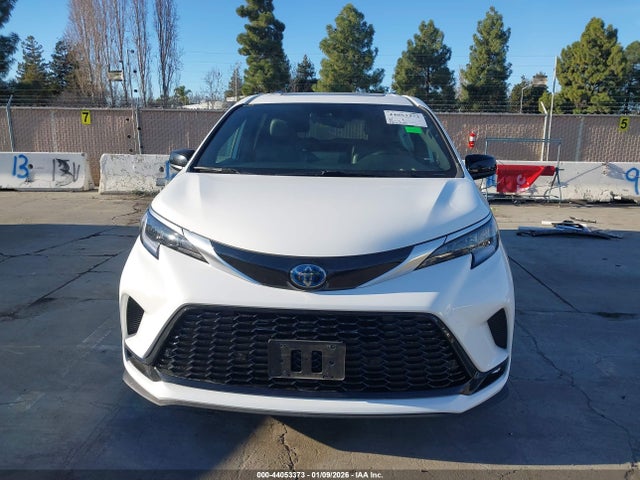 5TDDSKFC0NS056467 Toyota Sienna Xse