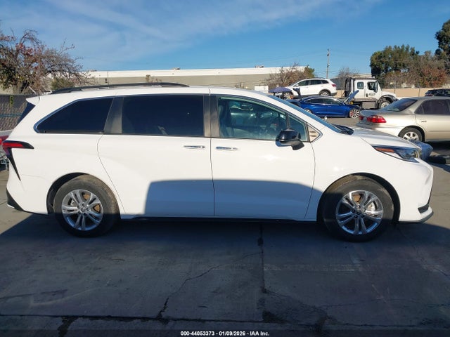 5TDDSKFC0NS056467 Toyota Sienna Xse