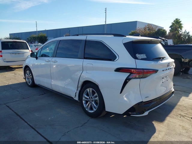 5TDDSKFC0NS056467 Toyota Sienna Xse