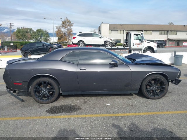 2C3CDZAG4JH262932 Dodge Challenger Sxt