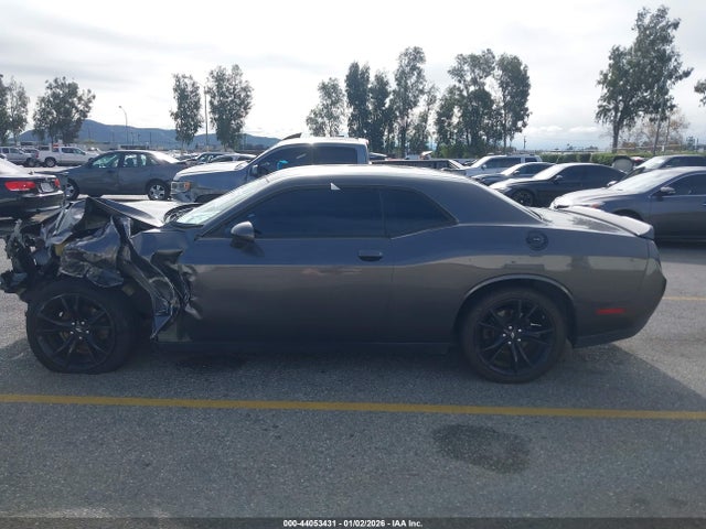 2C3CDZAG4JH262932 Dodge Challenger Sxt