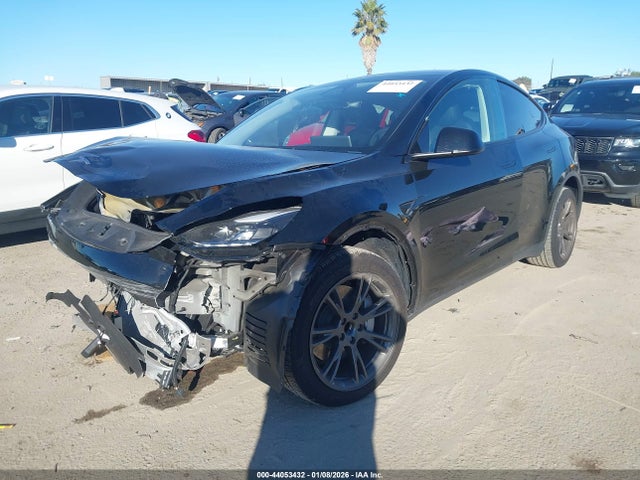 2025 TESLA MODEL Y 7SAYGDED4SF234313 Photo 1