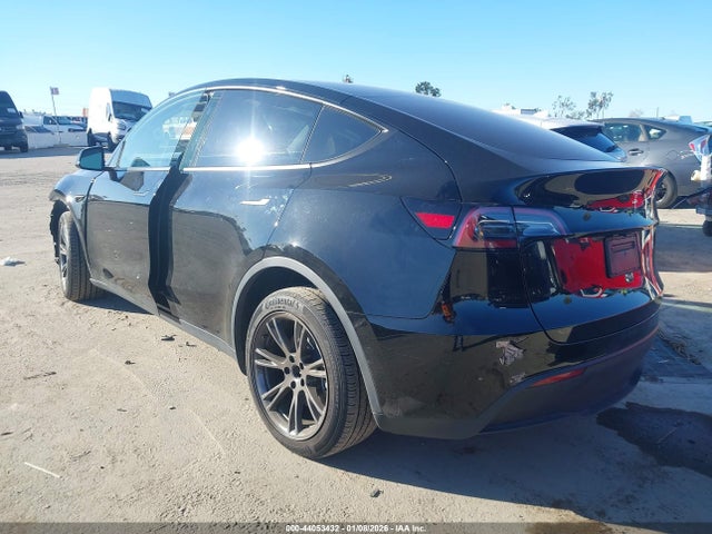 2025 TESLA MODEL Y 7SAYGDED4SF234313 Photo 2