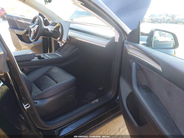 2025 TESLA MODEL Y 7SAYGDED4SF234313 Photo 4
