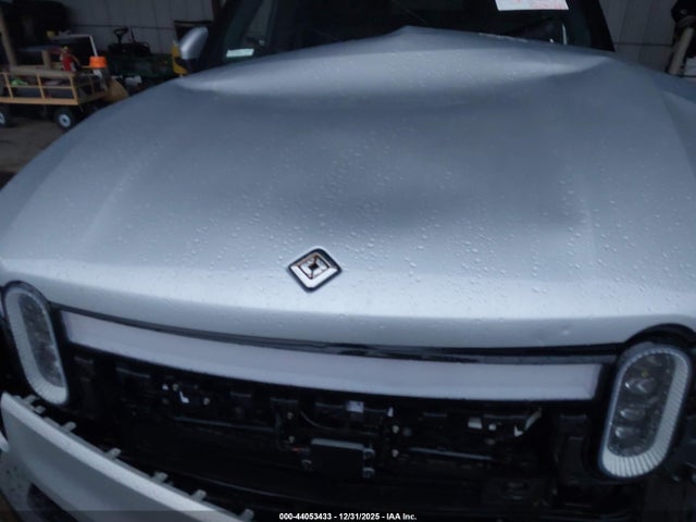 Rivian R1s Adventure 2023 7PDSGABA5PN018239 Image 10