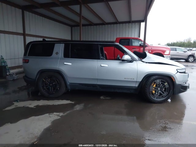 Rivian R1s Adventure 2023 7PDSGABA5PN018239 Image 14