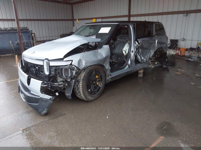 Rivian R1s Adventure 2023 7PDSGABA5PN018239 Image 2