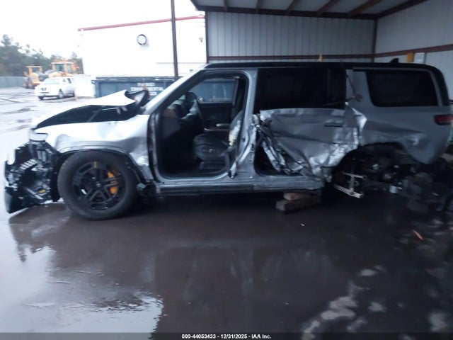 Rivian R1s Adventure 2023 7PDSGABA5PN018239 Image 6