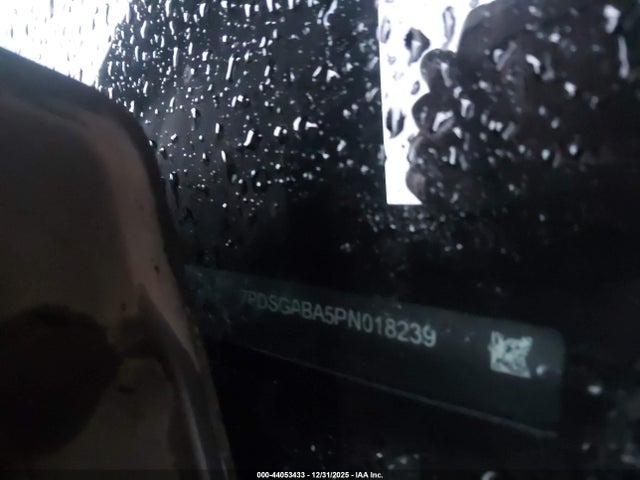 Rivian R1s Adventure 2023 7PDSGABA5PN018239 Image 9