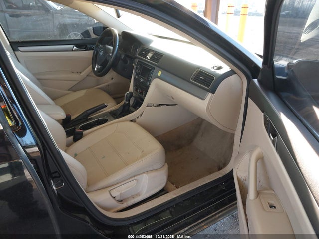 1VWBT7A36EC045562 Volkswagen Passat 1.8t Se