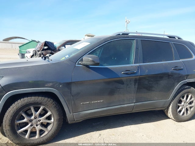 1C4PJLCB6FW694371 Jeep Cherokee Latitude