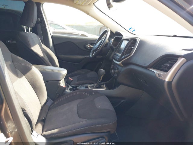 1C4PJLCB6FW694371 Jeep Cherokee Latitude