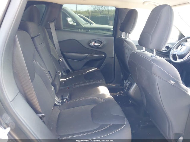 1C4PJLCB6FW694371 Jeep Cherokee Latitude
