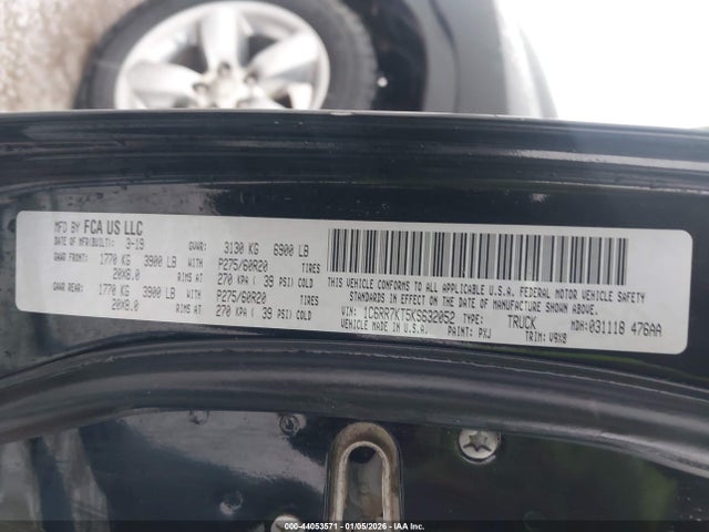 Продажа на аукционе авто 2019 Ram 1500 Classic Express  4x4 5'7 Box, vin: 1C6RR7KT5KS632052, номер лота: 44053571