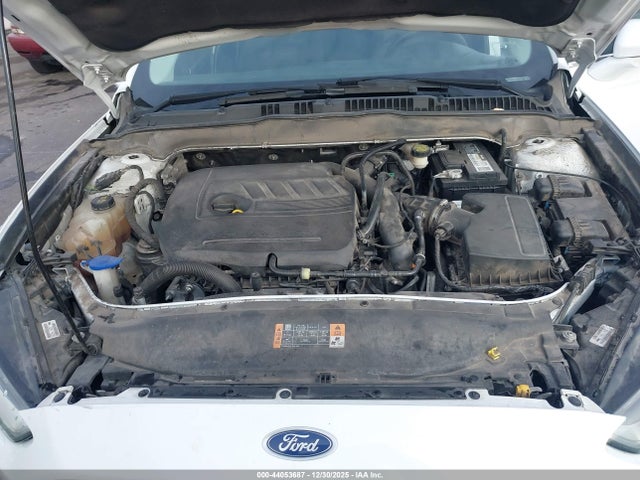 3FA6P0HD9GR218533 Ford FUSION SE