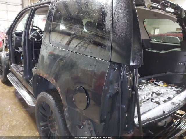 2011 CADILLAC ESCALADE 1GYS4BEF9BR143432 Photo 2